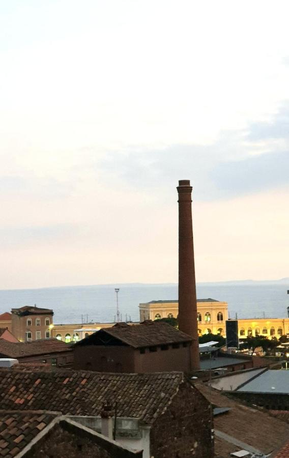 Holiday In Home | Le Ciminiere Catania Bagian luar foto