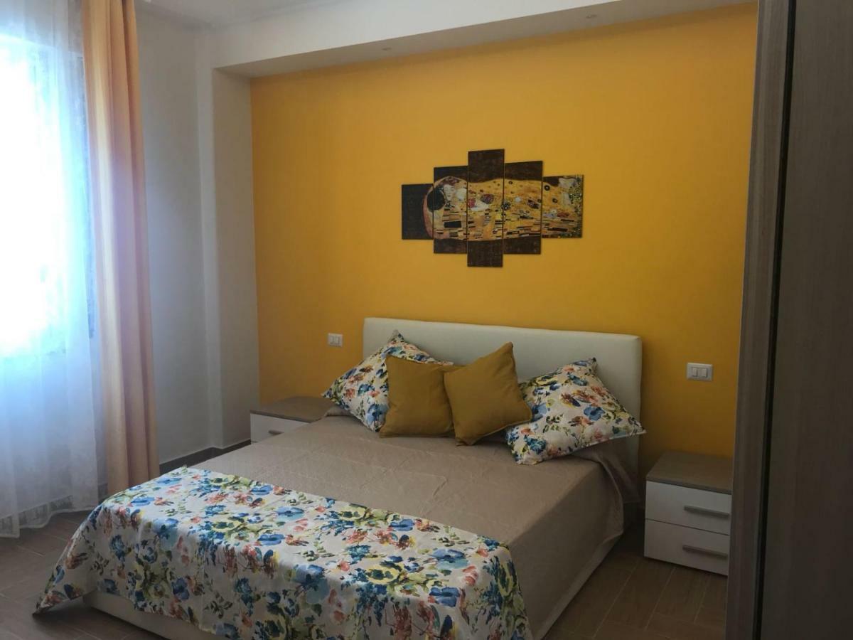 Holiday In Home | Le Ciminiere Catania Bagian luar foto